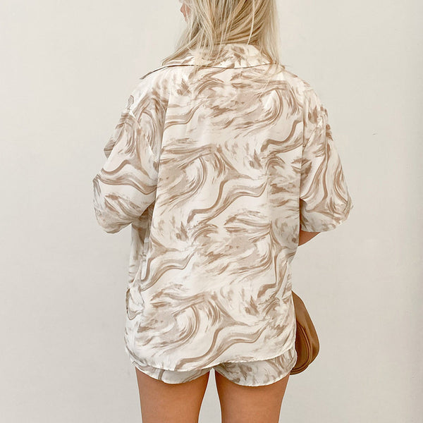 Conjunto Elegante de Blusa Estampada y Short para Mujer