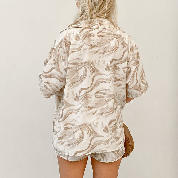 Conjunto Elegante de Blusa Estampada y Short para Mujer