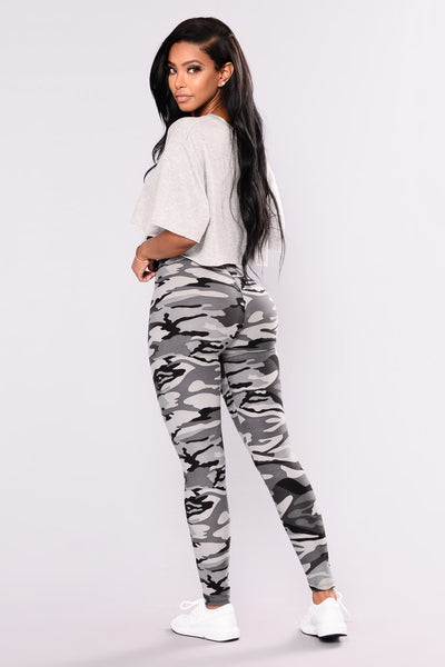 Leggings Casuales con Estampado Camuflaje Gris - Image 23