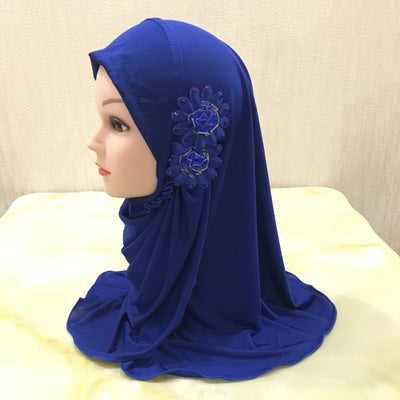 Turbante Infantil con Dos Flores y Velo Delicado - Image 7