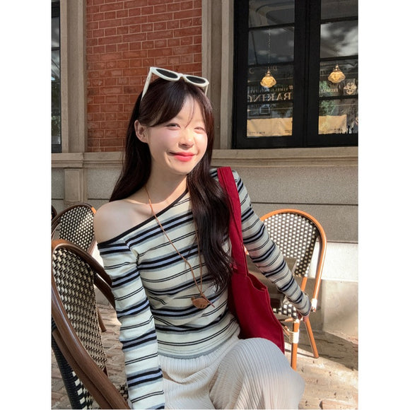 Blusa Rayada de Manga Larga con Hombro Descubierto