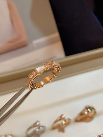 Anillo de Serpiente con Diamantes - Diseño Moderno para Dedo Índice - Image 5