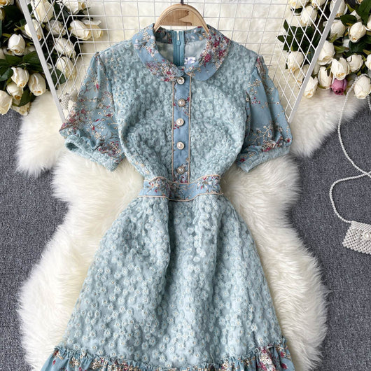 Vestido Corto Elegante con Mangas Abullonadas y Bordado Artesanal - Image 8
