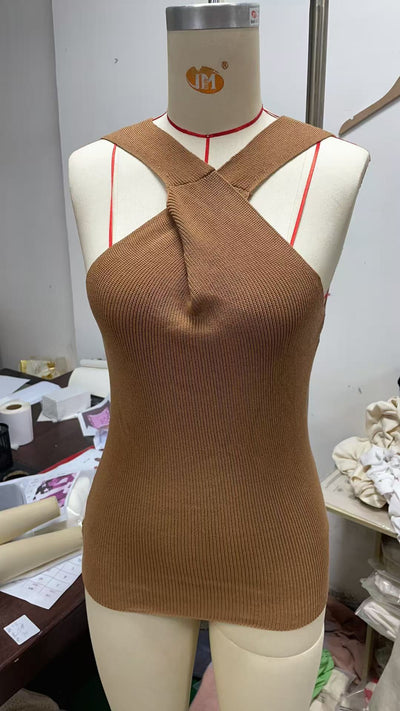 Chaleco Tejido Elegante con Escote Cruzado y Tirantes Finos - Image 6