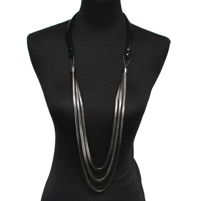 Collar de Cadenas Multicapas en Cuero con Dije Statement - Joyería Elegante para Mujer - Image 6