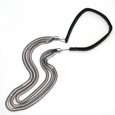 Collar de Cadenas Multicapas en Cuero con Dije Statement - Joyería Elegante para Mujer - Image 5