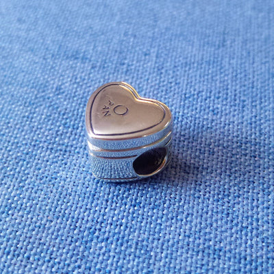 Caja de Anillo en Forma de Corazón Plateada con Detalles Beaded - Image 10