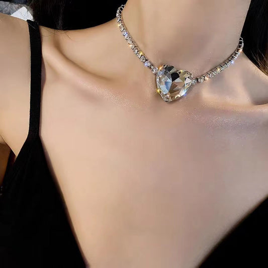 Cadena de Cristal Diamante Completo Amor Grande en la Clavícula