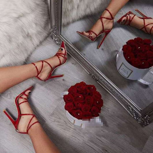 Tacones Stiletto Punta Afilada con Tiras Cruzadas