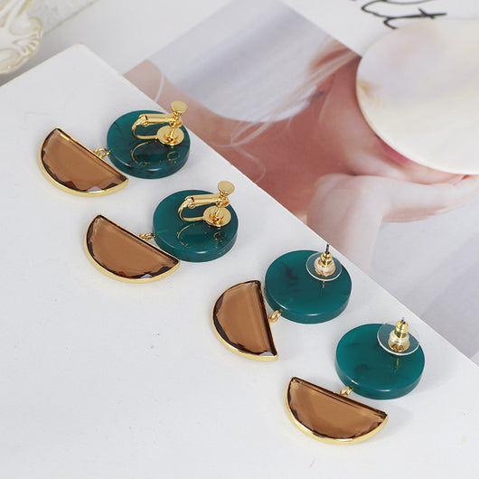 Aretes Semicirculares de Resina Verde Oscuro con Incrustaciones de Circón - Image 4