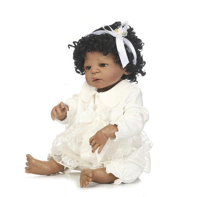 Muñeca Bebé Realista de Piel Oscura con Cabello Rizado para Casa de Juegos - Image 9