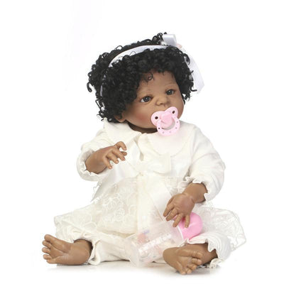 Muñeca Bebé Realista de Piel Oscura con Cabello Rizado para Casa de Juegos - Image 7