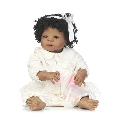 Muñeca Bebé Realista de Piel Oscura con Cabello Rizado para Casa de Juegos - Image 8