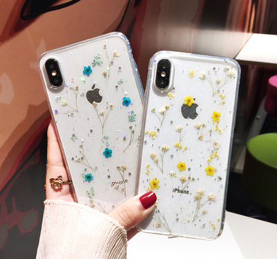 Funda para celular con flores secas en resina epoxi - Image 4