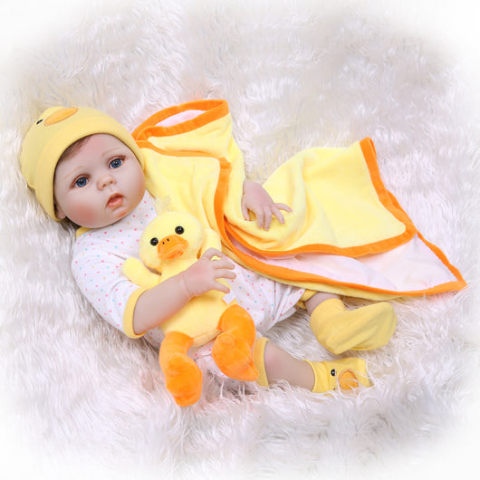 Muñeca Bebé Realista de Plástico con Conjunto de Ropa - Image 8