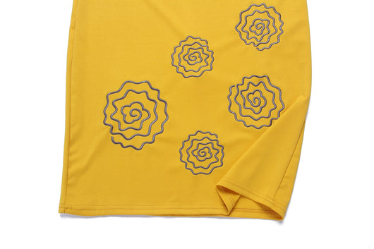 Conjunto de Falda y Chaleco Bordado con Blusa de Encaje - Image 46