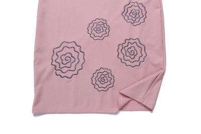 Conjunto de Falda y Chaleco Bordado con Blusa de Encaje - Image 60