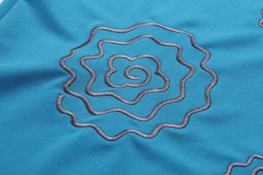 Conjunto de Falda y Chaleco Bordado con Blusa de Encaje - Image 78