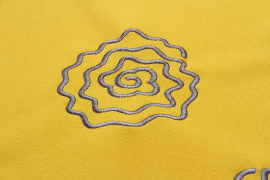 Conjunto de Falda y Chaleco Bordado con Blusa de Encaje - Image 7