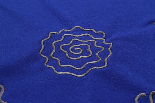 Conjunto de Falda y Chaleco Bordado con Blusa de Encaje - Image 30
