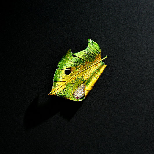 Broche de Hoja Esmaltado Estilo Minimalista Japonés para Mujer - Image 4