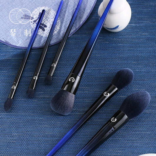 Set de Brochas de Maquillaje con Polvo Suelto, Rubor Brillante y Difuminador - Image 9
