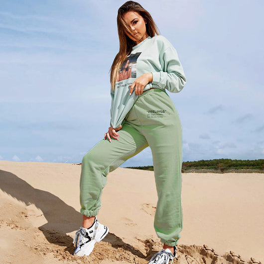 Pantalones de Buzo Cómodos con Cintura Elástica y Estampado de Letras - Image 4