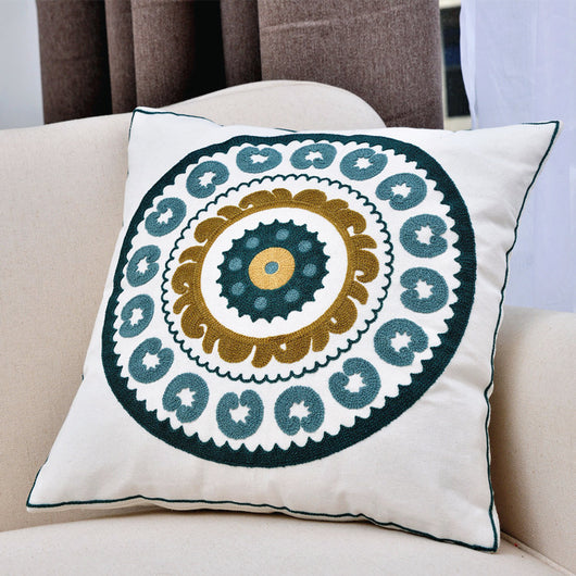 Almohada de Algodón Bordada Estilo Pastoral Clásico - Image 4