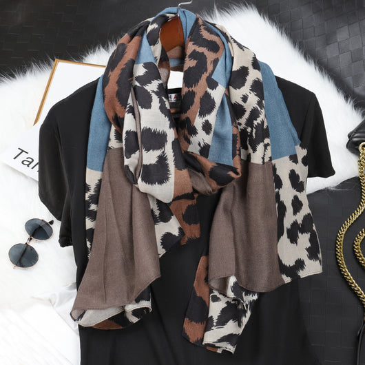 Pañuelo Largo de Algodón y Lino con Estampado de Leopardo para Mujer - Image 3