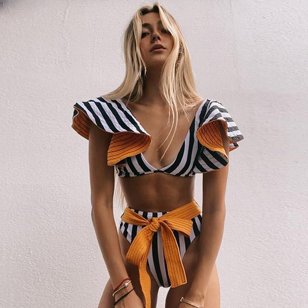 Bikini de Cintura Alta con Volantes y Abertura Lateral