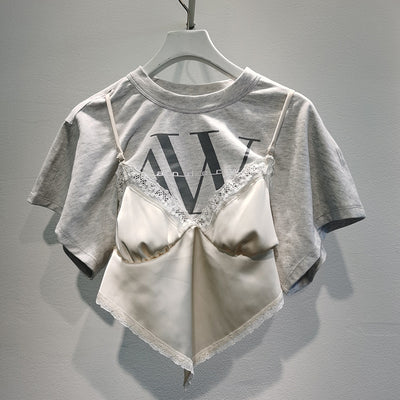 Blusa Combinada con Encaje y Letras, Manga Corta - Image 7