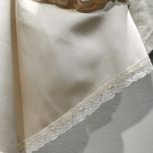 Blusa Combinada con Encaje y Letras, Manga Corta - Image 2