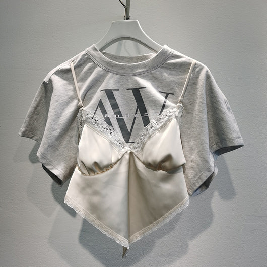Blusa Combinada con Encaje y Letras, Manga Corta