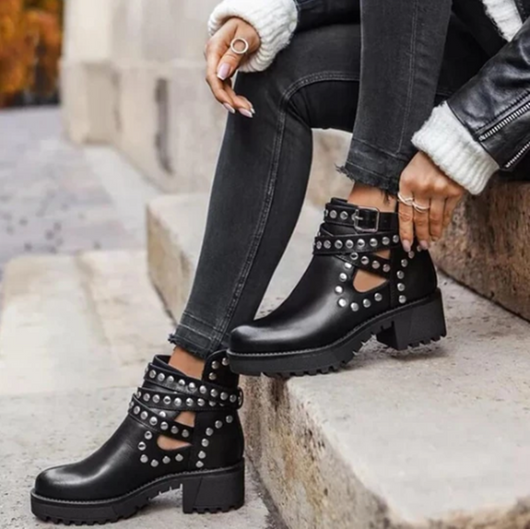 Botas Martin Talla Grande con Tachuelas y Detalles Hueco - Diseño Sólido - Image 11