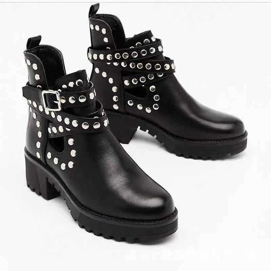 Botas Martin Talla Grande con Tachuelas y Detalles Hueco - Diseño Sólido