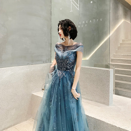 Vestido de Noche Elegante de Lujo con Detalles Estructurados - Image 9