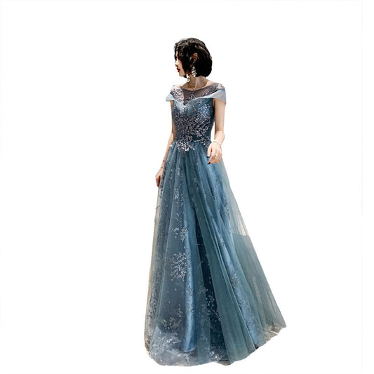 Vestido de Noche Elegante de Lujo con Detalles Estructurados
