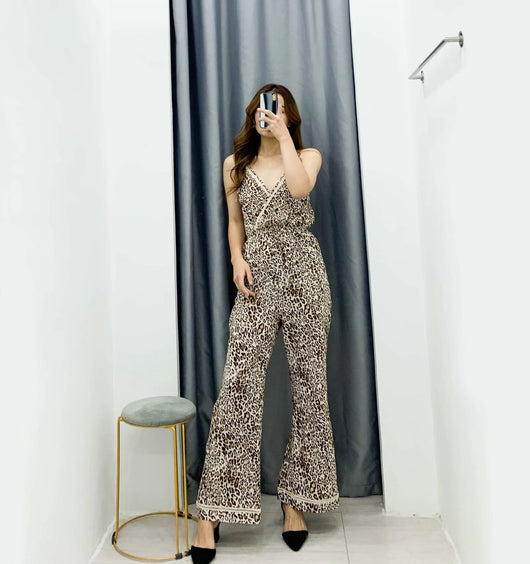 Jumpsuit con Escote en V, Cintura Ajustada y Pantalón Ancho con Tirantes - Image 10