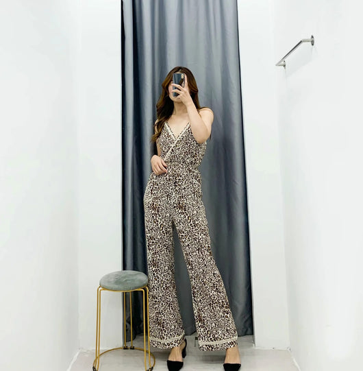 Jumpsuit con Escote en V, Cintura Ajustada y Pantalón Ancho con Tirantes - Image 5