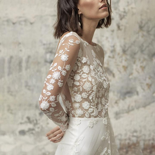 Jumpsuit Elegante de Encaje Transparente con Mangas Largas y Capa Superpuesta - Image 8