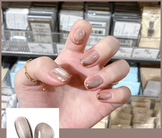 Esmalte de Uñas Efecto Ojo de Gato con Cristales de Té con Leche - Image 7