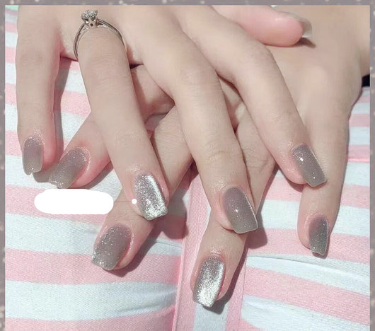Esmalte de Uñas Efecto Ojo de Gato con Cristales de Té con Leche - Image 10