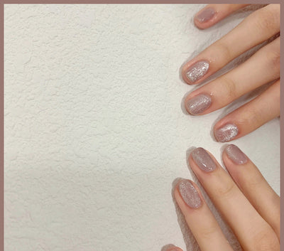 Esmalte de Uñas Efecto Ojo de Gato con Cristales de Té con Leche - Image 15