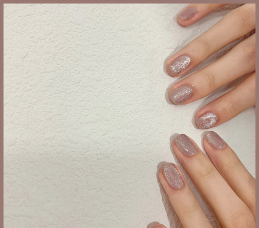 Esmalte de Uñas Efecto Ojo de Gato con Cristales de Té con Leche - Image 15