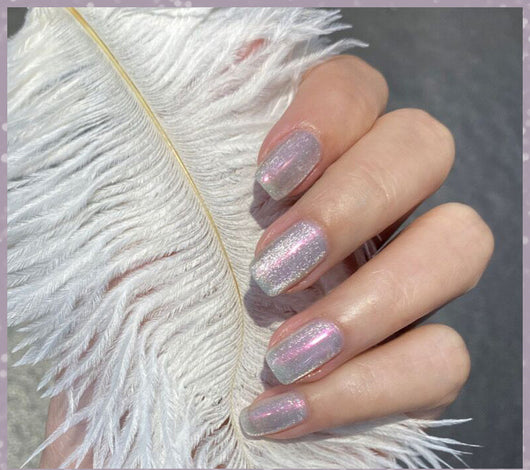 Esmalte de Uñas Efecto Ojo de Gato con Cristales de Té con Leche - Image 49