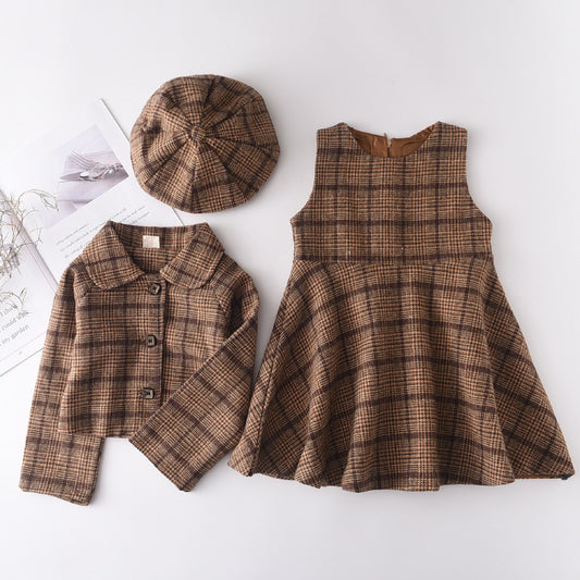 Conjunto de 3 Piezas: Chaleco, Falda y Abrigo de Lana con Boina