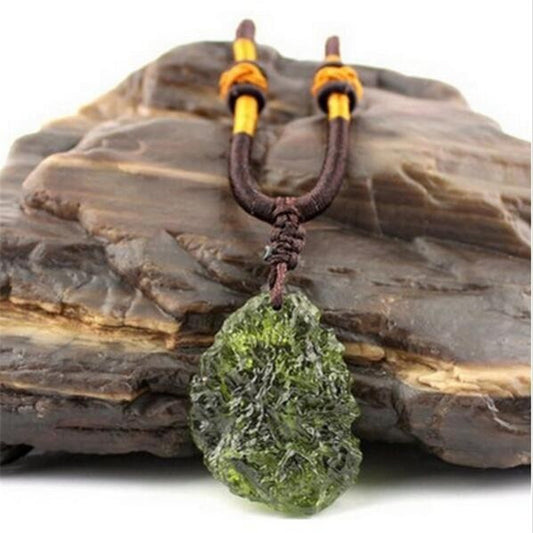 Colgante de Meteorito Checo Natural - Joya de Meteorita Verde Áspera