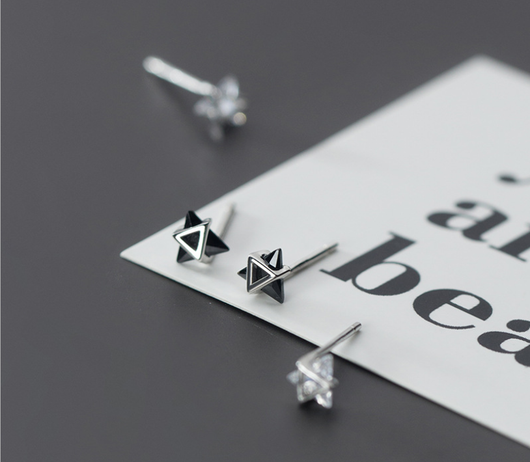 Aretes de Plata S925 Estilo Japonés con Diamantes - Triángulo Geométrico Personalizado - Image 13
