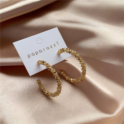 Aretes de Círculo Metálico Plata Aguja - Diseño Versátil para Mujer