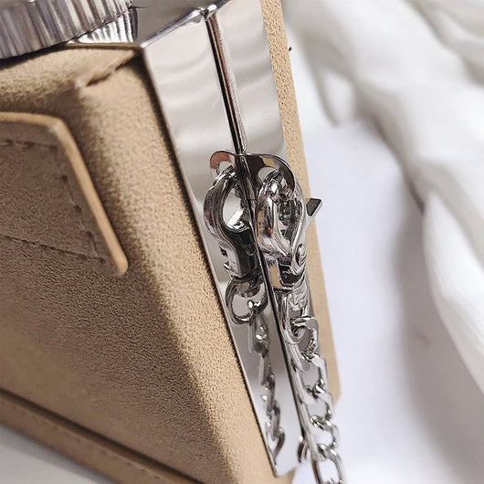 Bolso Bandolera Clutch con Diseño de Cámara en Ante - Estilo Único y Versátil - Image 10